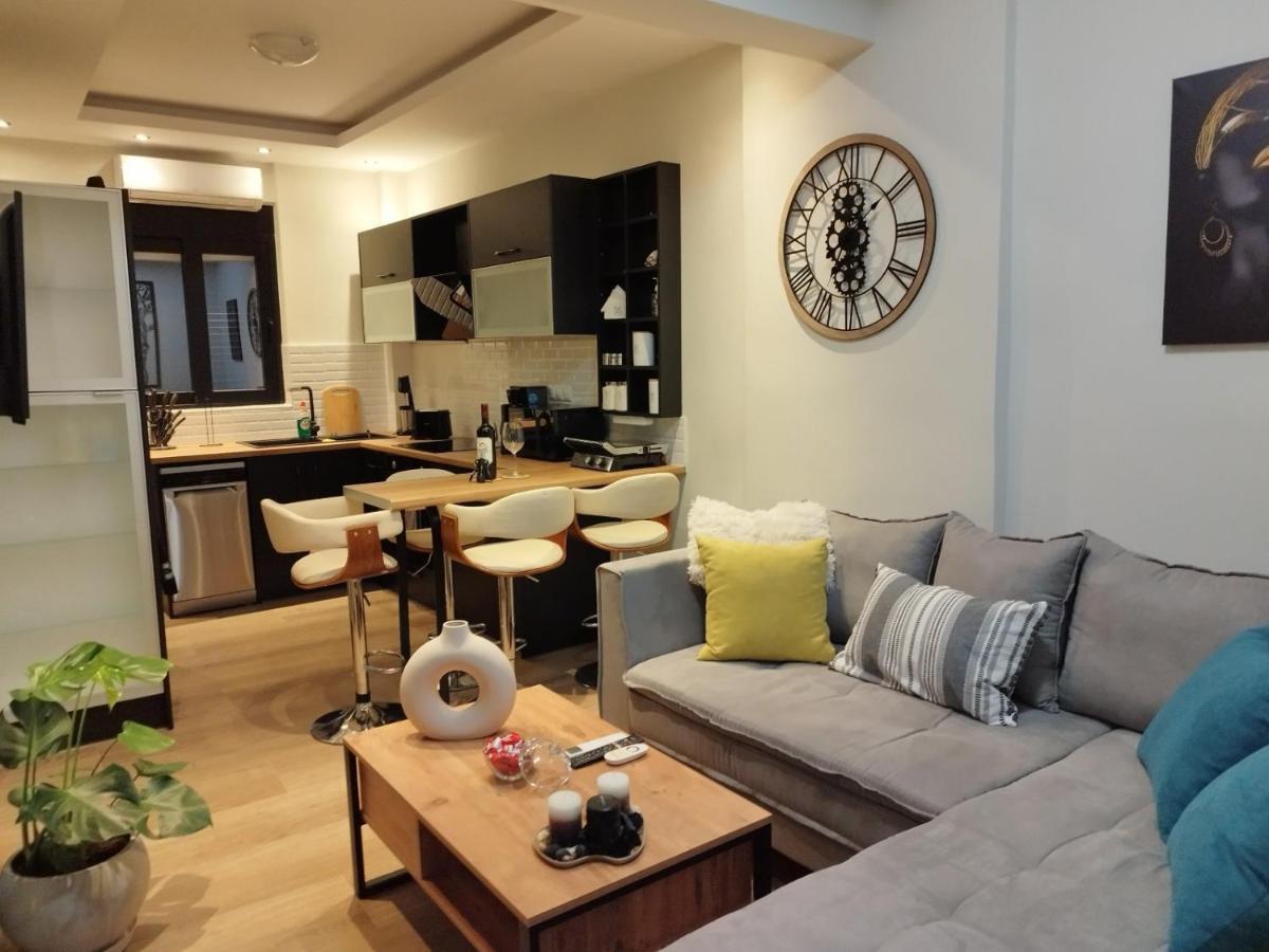 Luxurious Apartment In The Heart Of Town ! Loutráki Eksteriør billede
