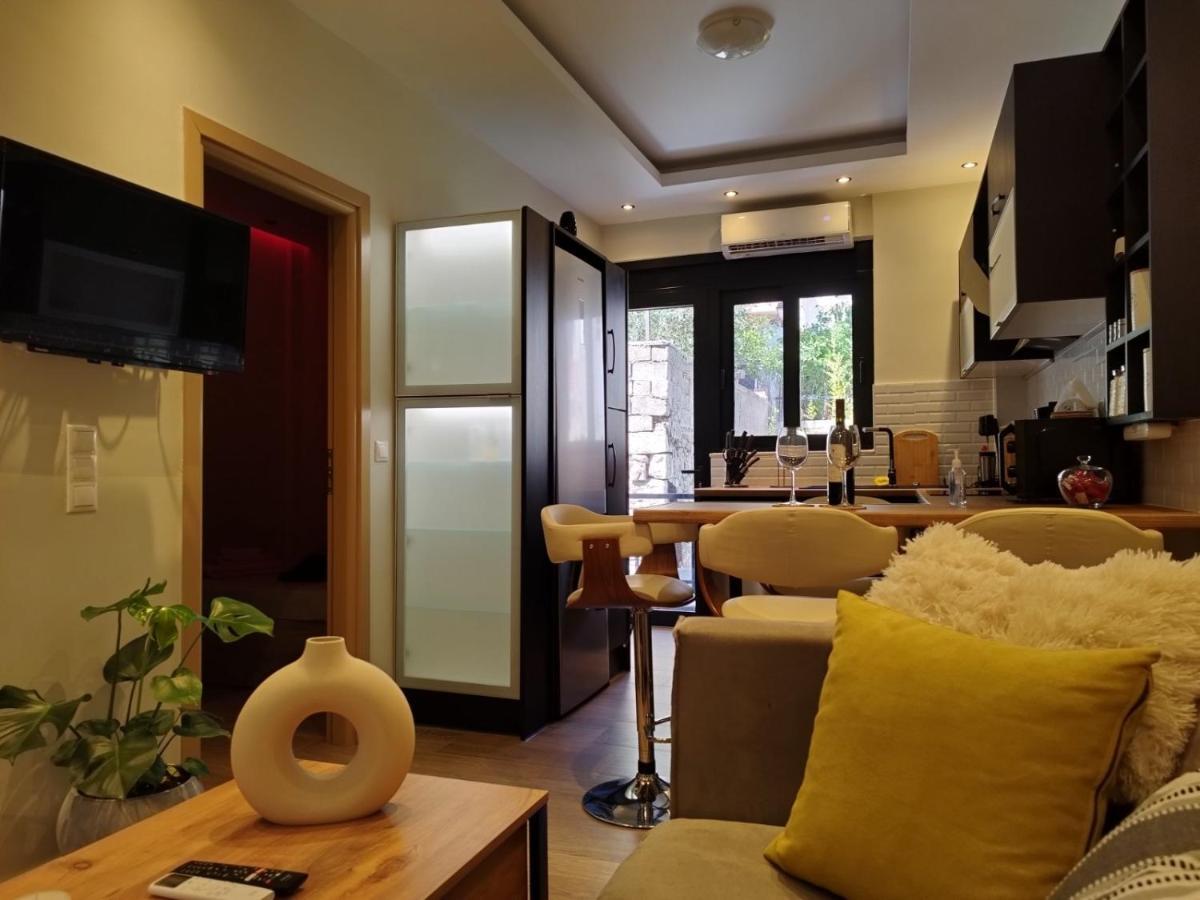 Luxurious Apartment In The Heart Of Town ! Loutráki Eksteriør billede