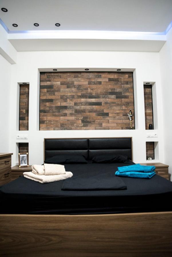 Luxurious Apartment In The Heart Of Town ! Loutráki Eksteriør billede